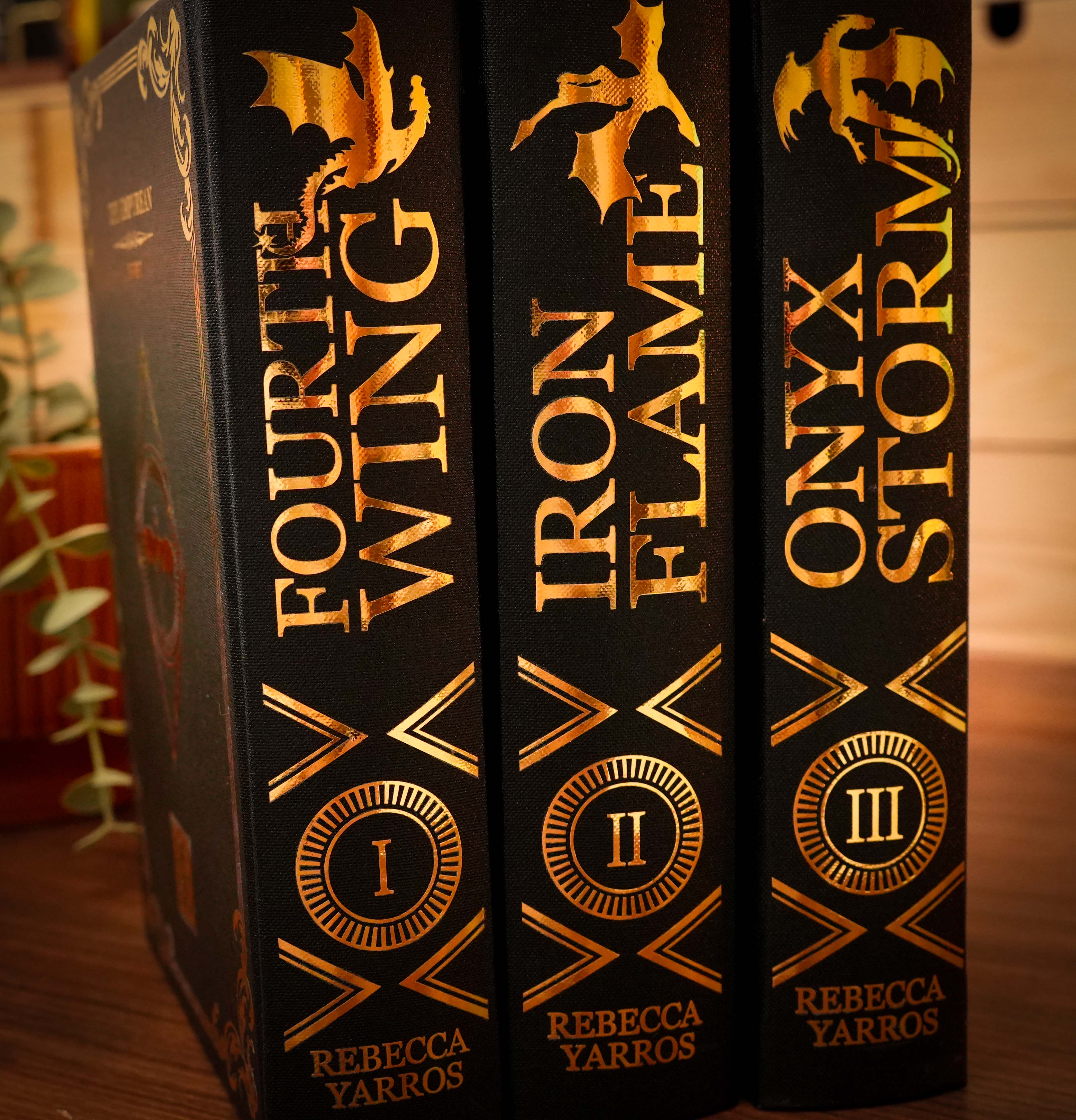 FOURTH WING (1 à 3) - Relié à la main · Toile de Reliure