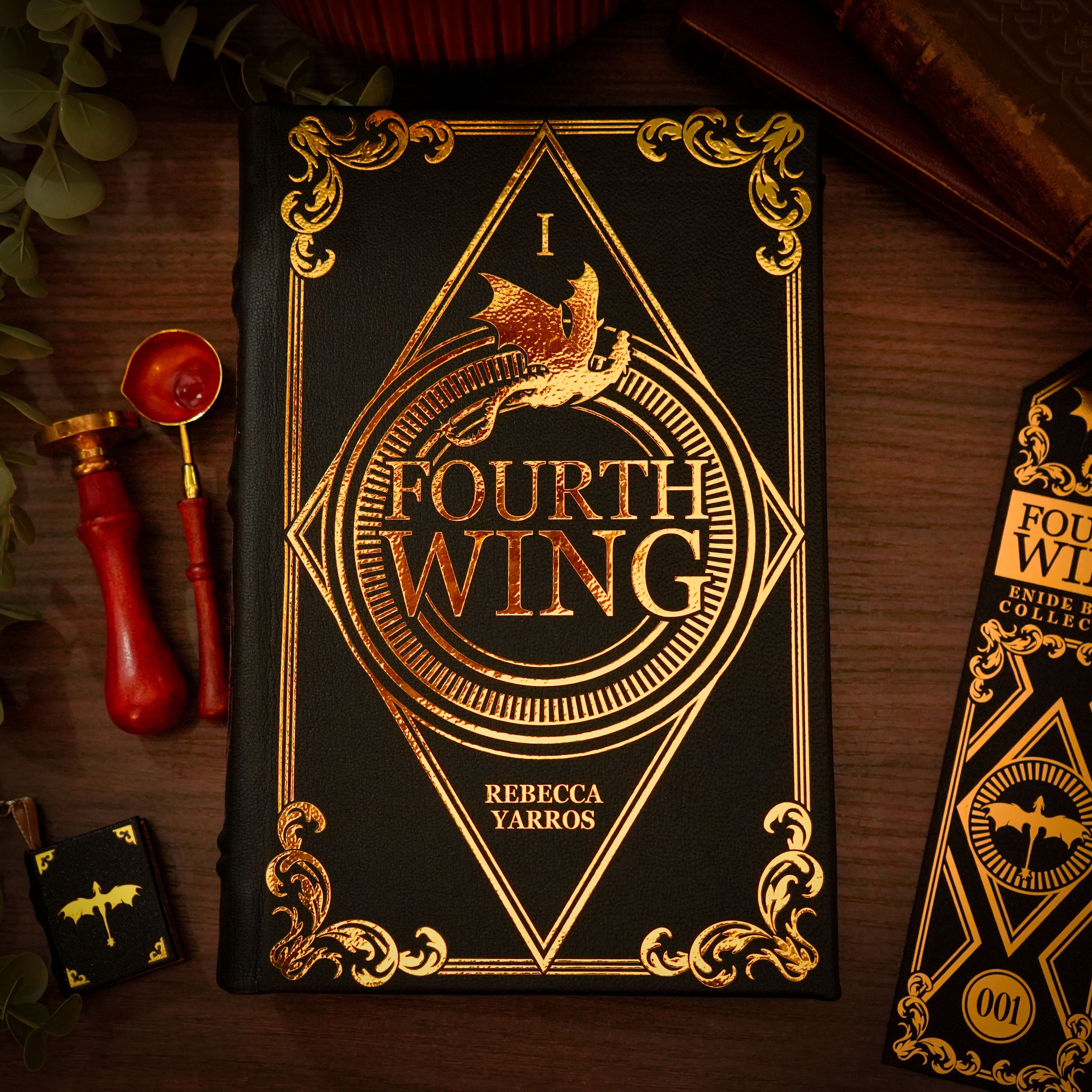 FOURTH WING (1 à 3) - Relié à la main · Cuir Véritable