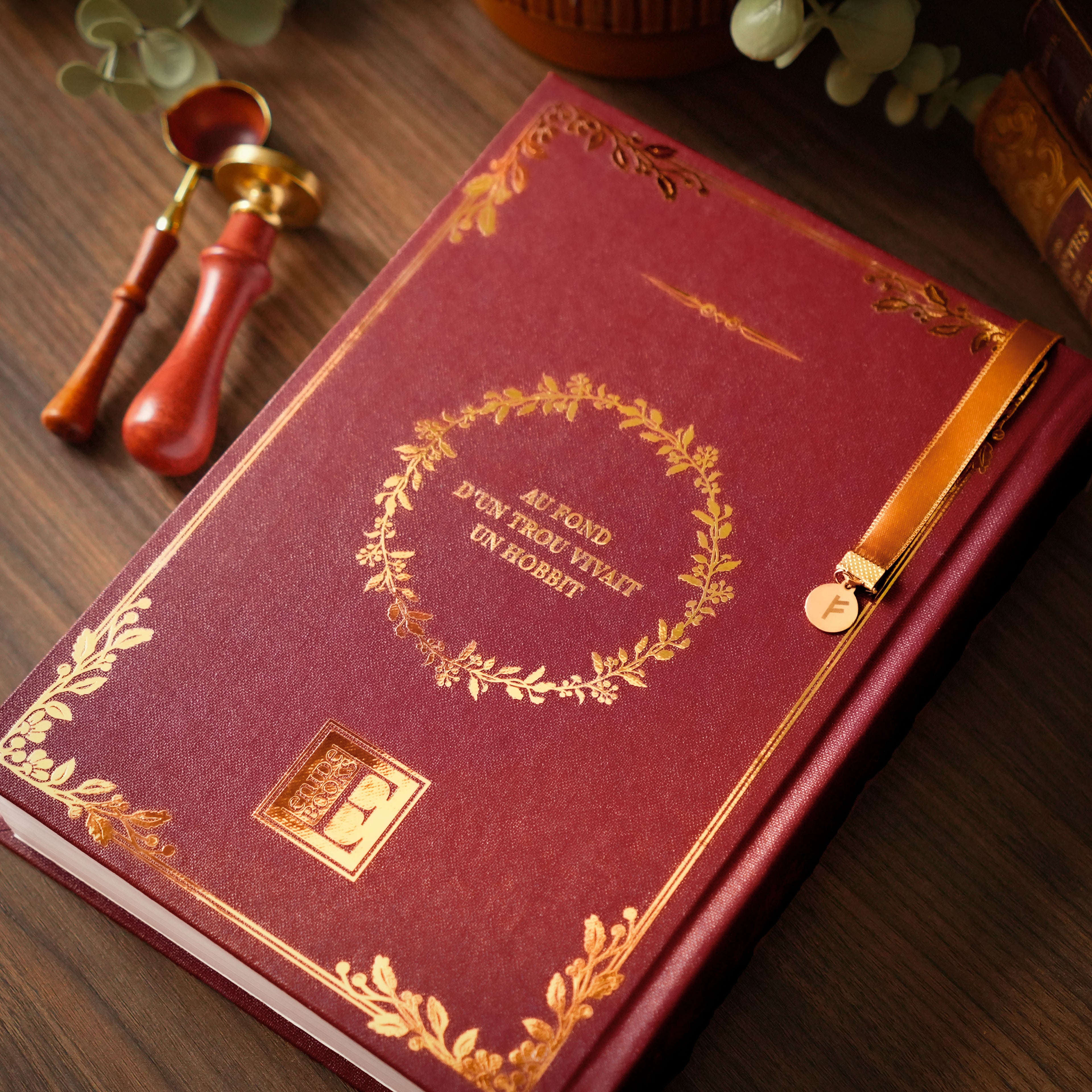 LE HOBBIT - Relié à la main (toile de reliure)