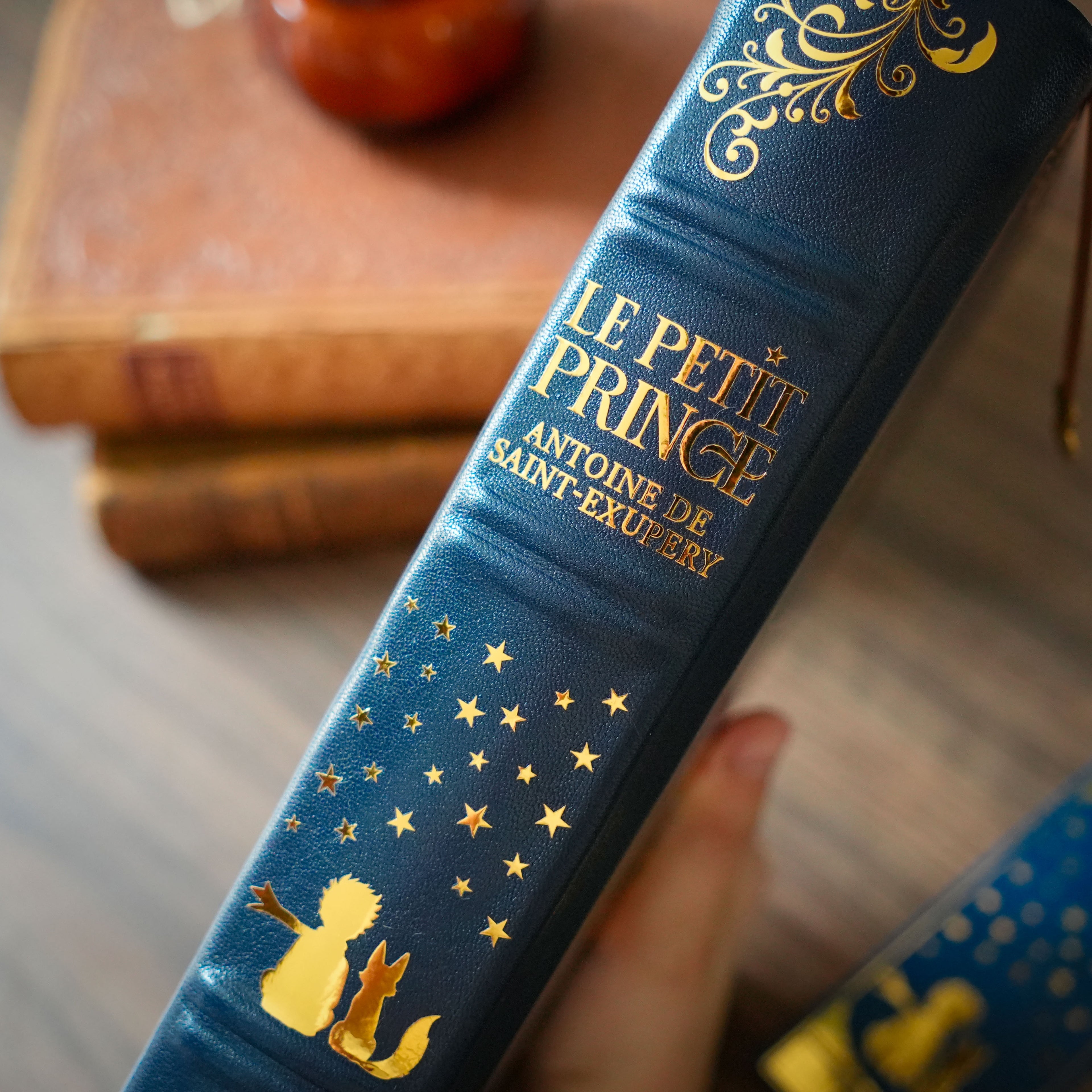 Le Petit Prince collector reliure cuir livre tranche