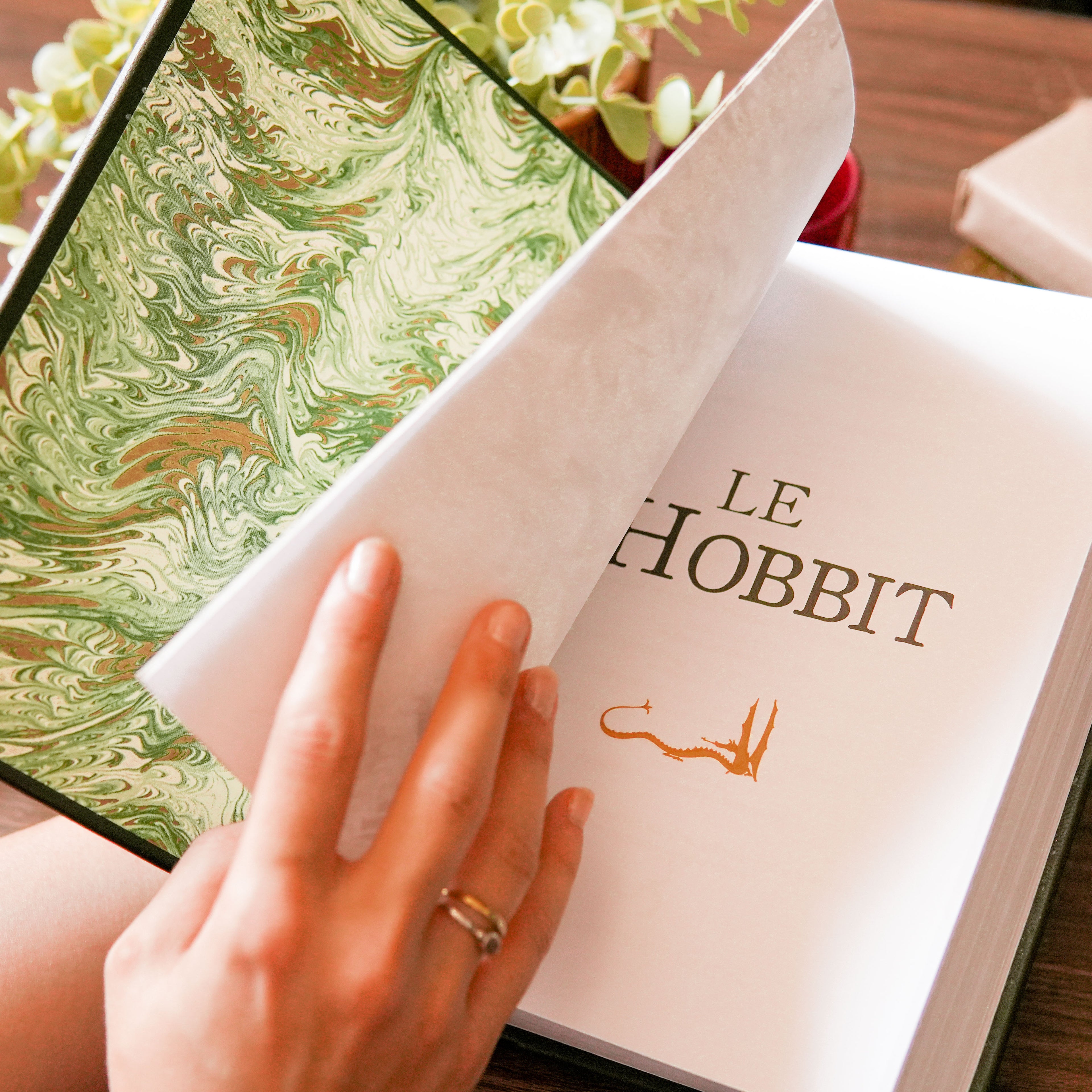 LE HOBBIT - Relié à la main (toile de reliure)