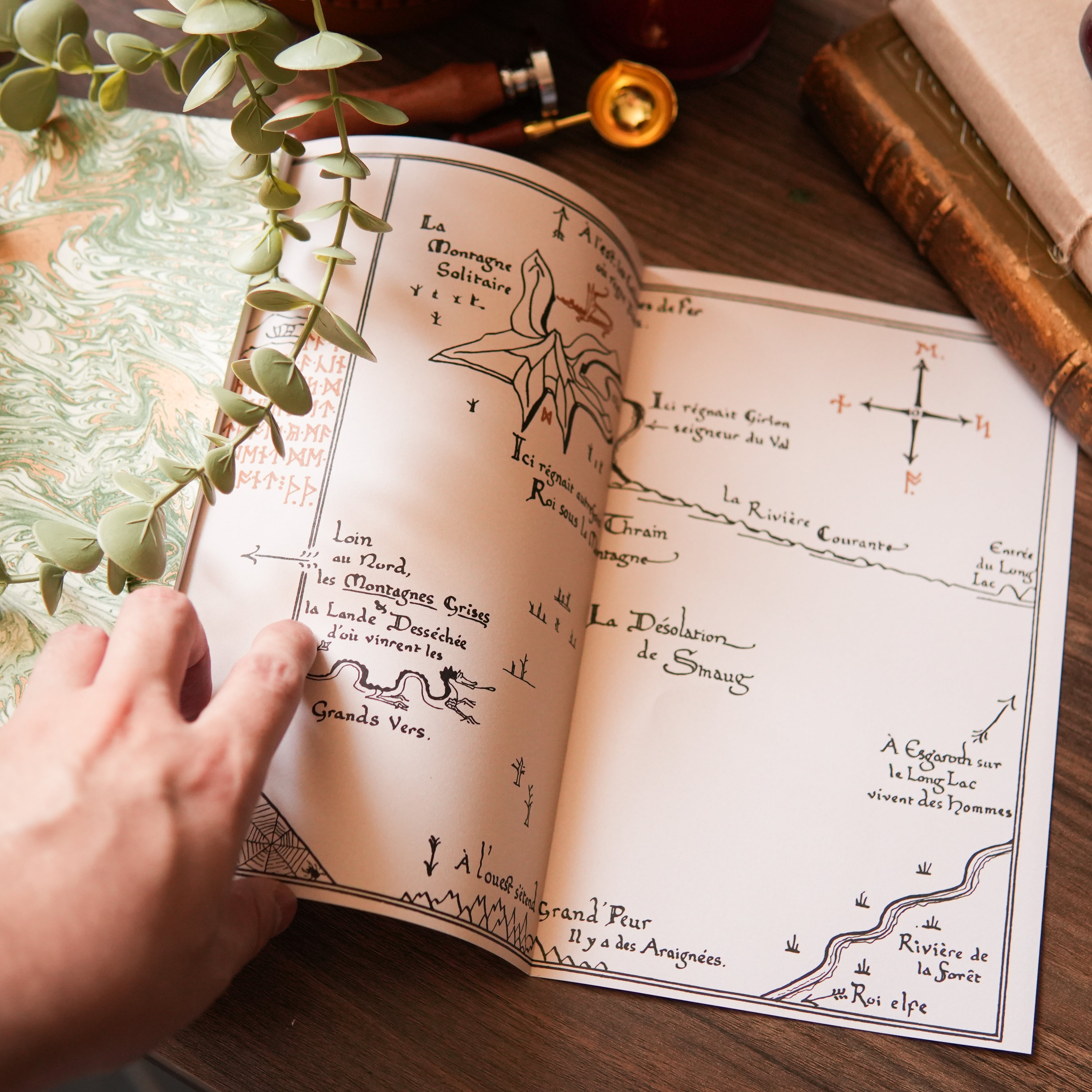 LE HOBBIT - Relié à la main (toile de reliure)